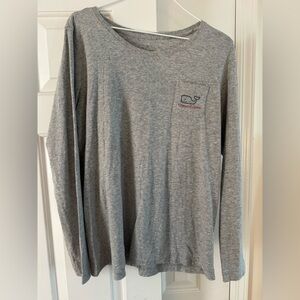 ⭐️ #100 Vineyard Vines “Happy Holidays” Gray Long Sleeve Tee